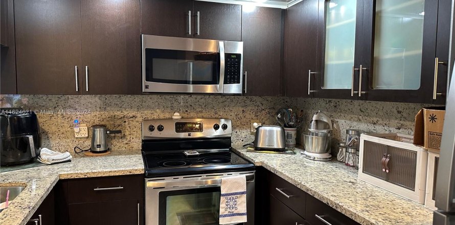 Condo in Pembroke Pines, Florida, 1 bedroom  № 1271368