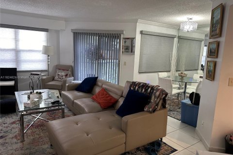 Copropriété à vendre à Pembroke Pines, Floride: 1 chambre, 78.04 m2 № 1271368 - photo 10