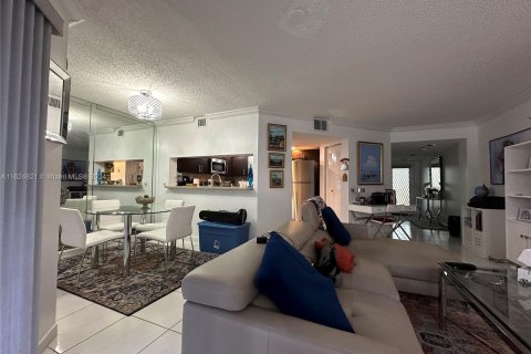 Condominio en venta en Pembroke Pines, Florida, 1 dormitorio, 78.04 m2 № 1271368 - foto 12