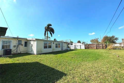 House in Port Charlotte, Florida 3 bedrooms, 71.72 sq.m. № 1425703 - photo 8