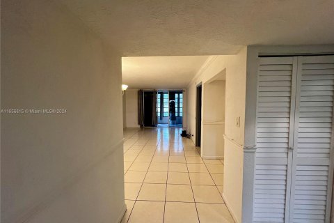 Copropriété à louer à Lauderdale Lakes, Floride: 2 chambres, 93.09 m2 № 1357073 - photo 4