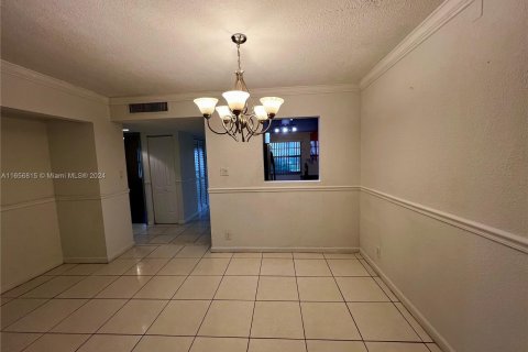 Copropriété à louer à Lauderdale Lakes, Floride: 2 chambres, 93.09 m2 № 1357073 - photo 5