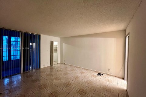 Copropriété à louer à Lauderdale Lakes, Floride: 2 chambres, 93.09 m2 № 1357073 - photo 10