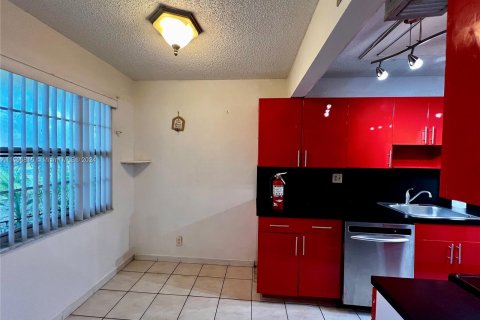 Copropriété à louer à Lauderdale Lakes, Floride: 2 chambres, 93.09 m2 № 1357073 - photo 2