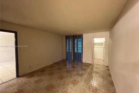 Copropriété à louer à Lauderdale Lakes, Floride: 2 chambres, 93.09 m2 № 1357073 - photo 9