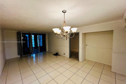 Copropriété à louer à Lauderdale Lakes, Floride: 2 chambres, 93.09 m2 № 1357073 - photo 6