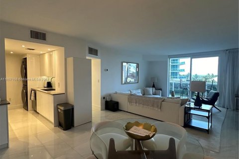 Apartment in Bal Harbour, Florida 2 bedrooms, 98.1 sq.m. № 1357125 - photo 8