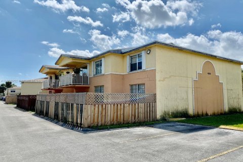 Condo in Doral, Florida, 2 bedrooms  № 1357123 - photo 1