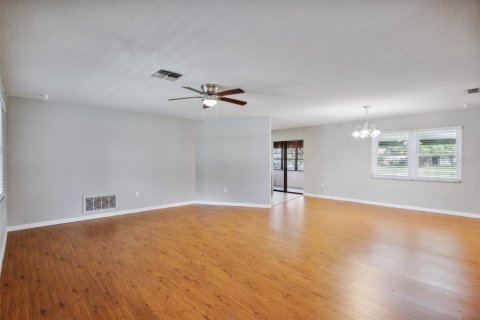 Villa ou maison à vendre à Port Richey, Floride: 2 chambres, 133.97 m2 № 1389351 - photo 5