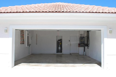 House in Stuart, Florida 3 bedrooms, 189.15 sq.m. № 1182494 - photo 1