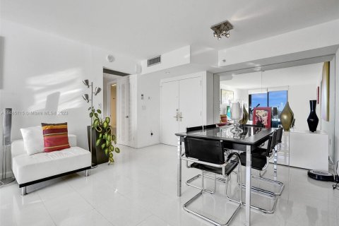 Condo in Miami Beach, Florida, 2 bedrooms  № 843573 - photo 10