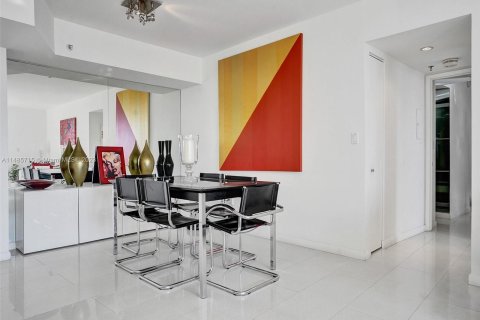 Condo in Miami Beach, Florida, 2 bedrooms  № 843573 - photo 12