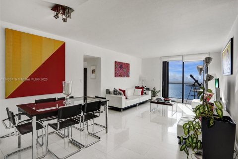 Condo in Miami Beach, Florida, 2 bedrooms  № 843573 - photo 11