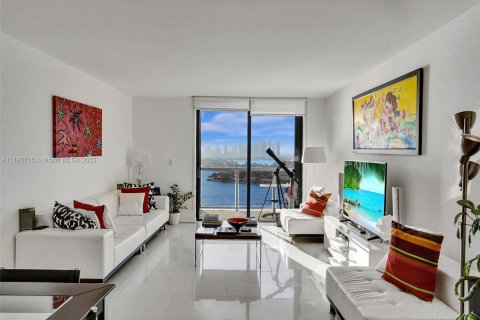 Condo in Miami Beach, Florida, 2 bedrooms  № 843573 - photo 2