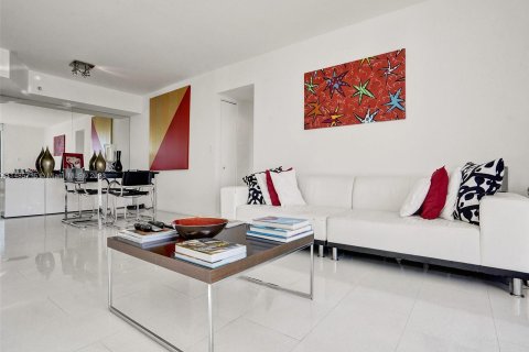 Condo in Miami Beach, Florida, 2 bedrooms  № 843573 - photo 9