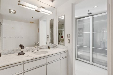 Condo in Miami Beach, Florida, 2 bedrooms  № 843573 - photo 29