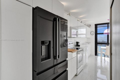 Condo in Miami Beach, Florida, 2 bedrooms  № 843573 - photo 14