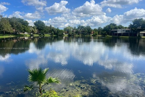 Condo in Plantation, Florida, 2 bedrooms  № 1401534 - photo 2