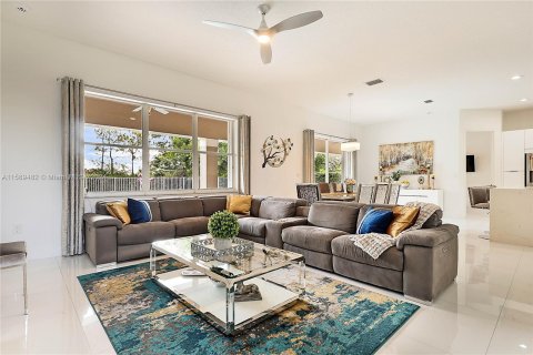 Villa ou maison à vendre à Miramar, Floride: 6 chambres, 378.95 m2 № 1180815 - photo 10