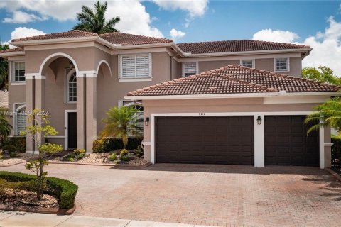 Villa ou maison à vendre à Miramar, Floride: 6 chambres, 378.95 m2 № 1180815 - photo 1