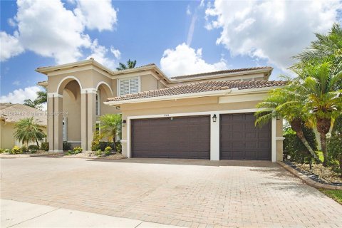 House in Miramar, Florida 6 bedrooms, 378.95 sq.m. № 1180815 - photo 3