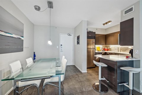 Condo in Miami Beach, Florida, 1 bedroom  № 1421601 - photo 9