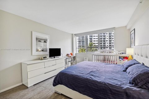 Condo in Miami Beach, Florida, 1 bedroom  № 1421601 - photo 12