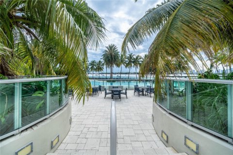 Condo in Miami Beach, Florida, 1 bedroom  № 1421601 - photo 13