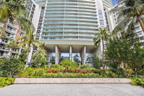 Condo in Miami Beach, Florida, 1 bedroom  № 1421601 - photo 29