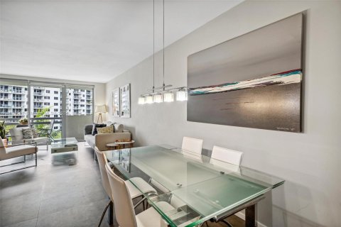 Condo in Miami Beach, Florida, 1 bedroom  № 1421601 - photo 6