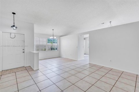 Villa ou maison à vendre à Pembroke Pines, Floride: 4 chambres, 147.71 m2 № 1421478 - photo 15