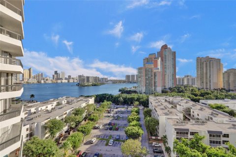 Condo in Aventura, Florida, 2 bedrooms  № 1421681 - photo 18