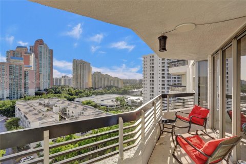 Condo in Aventura, Florida, 2 bedrooms  № 1421681 - photo 16