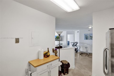 Condo in Aventura, Florida, 2 bedrooms  № 1421681 - photo 27