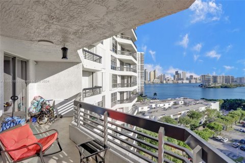 Condo in Aventura, Florida, 2 bedrooms  № 1421681 - photo 14