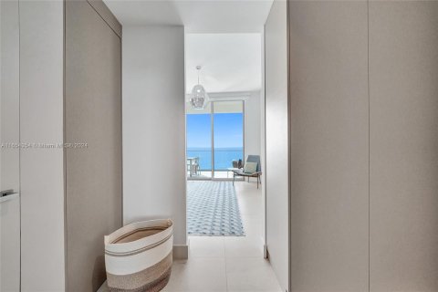 Condo in Sunny Isles Beach, Florida, 2 bedrooms  № 1356784 - photo 22