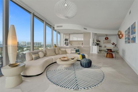 Condominio en alquiler en Sunny Isles Beach, Florida, 2 dormitorios, 141.68 m2 № 1356784 - foto 13