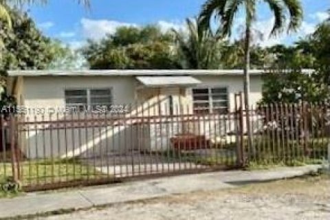 Casa en venta en Miami, Florida, 3 dormitorios, 133.22 m2 № 1356747 - foto 1