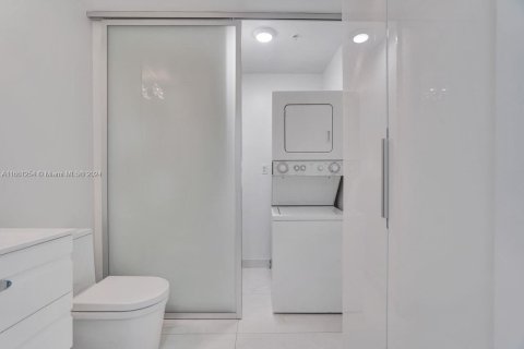 Condo in Miami, Florida, 1 bedroom  № 1380352 - photo 14