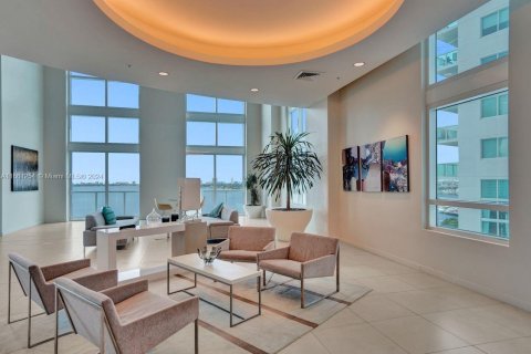 Condo in Miami, Florida, 1 bedroom  № 1380352 - photo 22