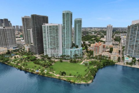 Condo in Miami, Florida, 1 bedroom  № 1380352 - photo 1