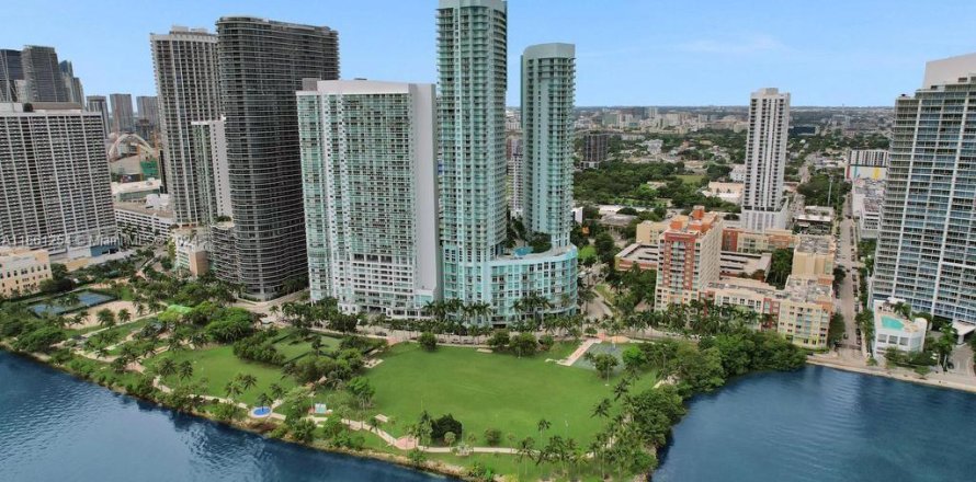 Condo in Miami, Florida, 1 bedroom  № 1380352