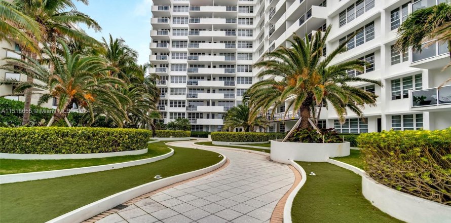 Condominio en Miami Beach, Florida, 1 dormitorio  № 969853