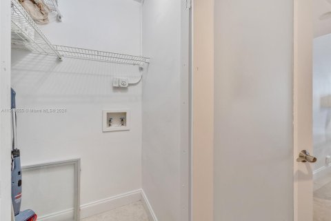 Condominio en venta en Miami Beach, Florida, 1 dormitorio, 80.36 m2 № 969853 - foto 15