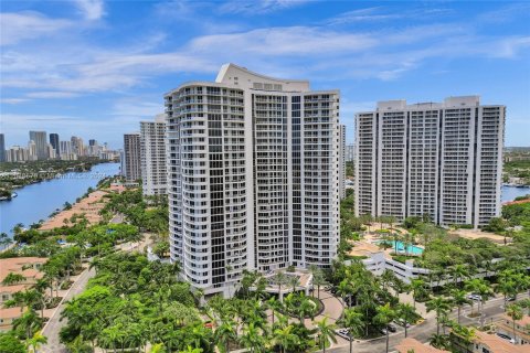 Condo in Aventura, Florida, 3 bedrooms  № 1315811 - photo 2