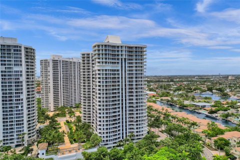 Condo in Aventura, Florida, 3 bedrooms  № 1315811 - photo 1