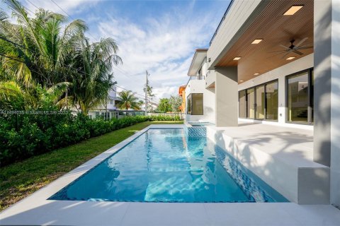 House in Key Biscayne, Florida 5 bedrooms, 371.89 sq.m. № 880106 - photo 25