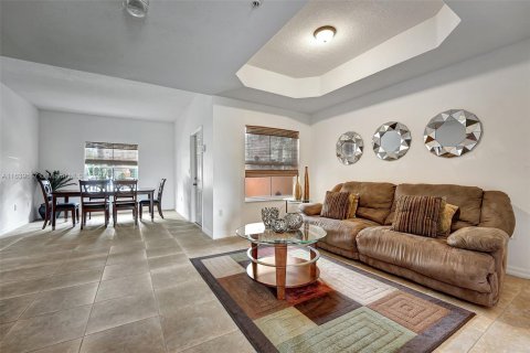 Condo in Pembroke Pines, Florida, 3 bedrooms  № 1316500 - photo 14