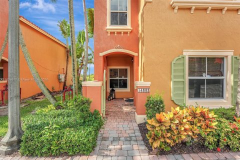 Copropriété à vendre à Pembroke Pines, Floride: 3 chambres, 149.85 m2 № 1316500 - photo 2