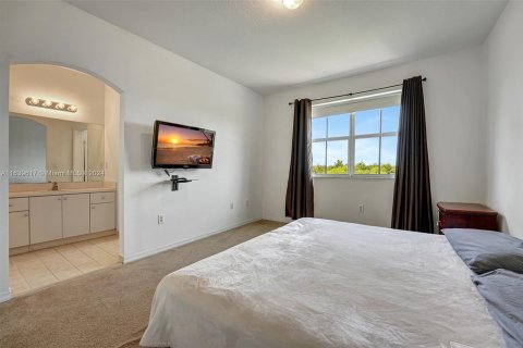 Condo in Pembroke Pines, Florida, 3 bedrooms  № 1316500 - photo 22